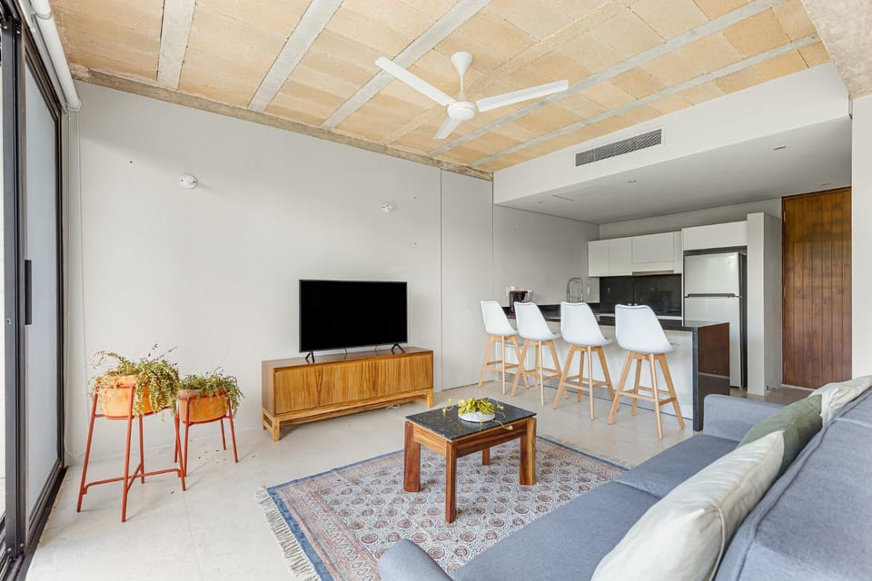 Communal lounge/ TV room, Kitchen or kitchenette, Living room