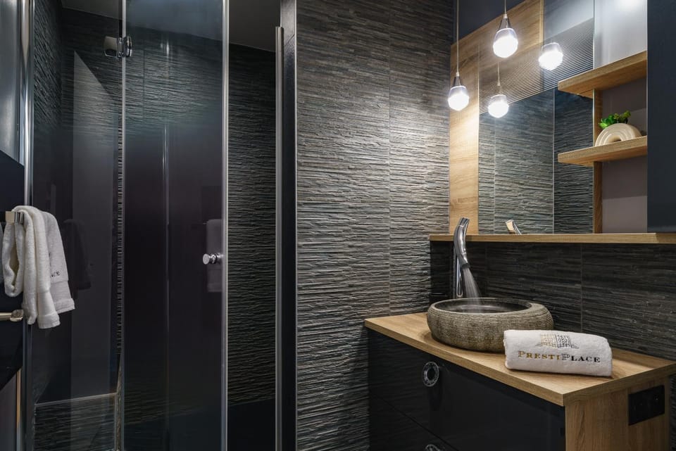 Shower, Bathroom, towels