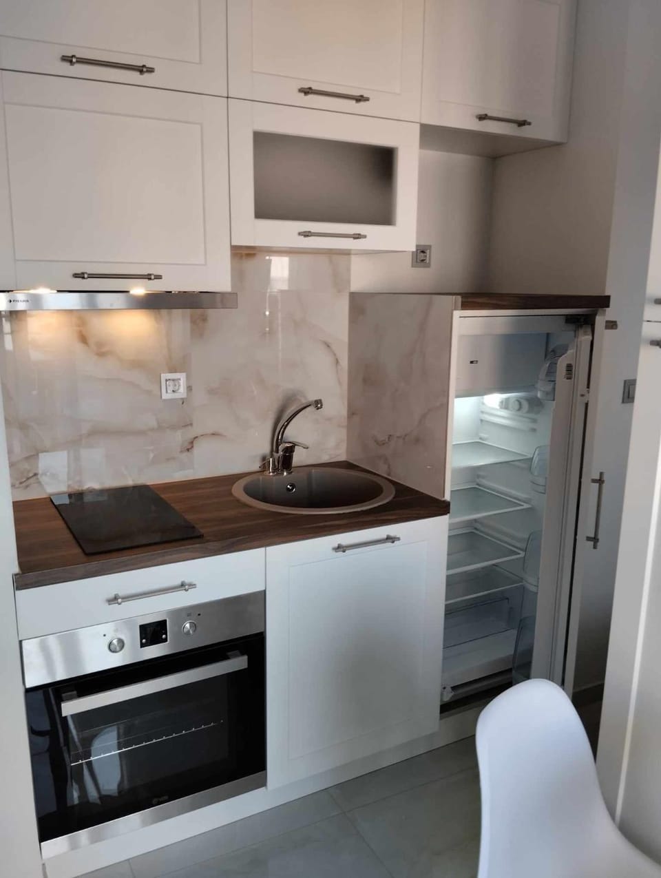 Kitchen or kitchenette, pet friendly, stove