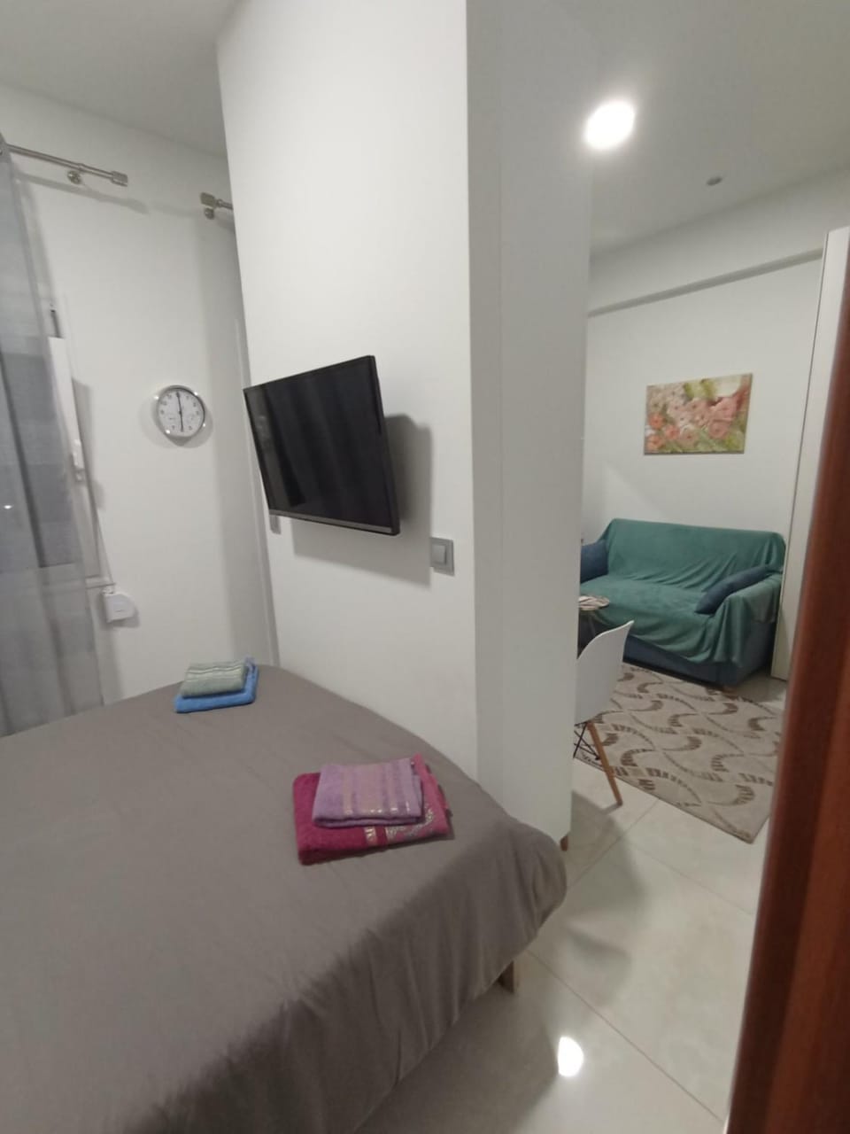 Bed, Living room