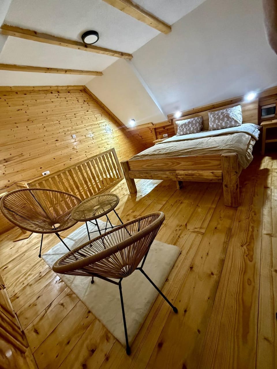 Bed, Seating area, Bedroom