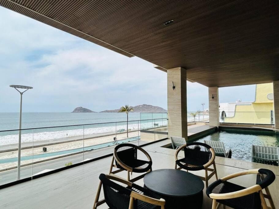 En Malecón con vista al mar y lago by G P S rentas Apartment in Mazatlan
