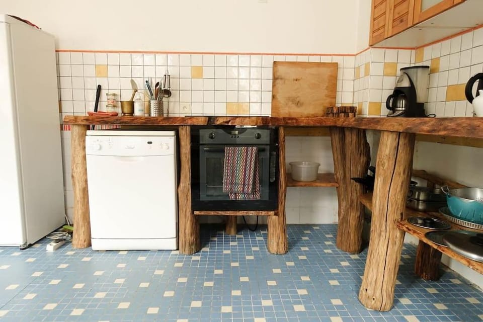 Coffee/tea facilities, Kitchen or kitchenette, pet friendly, stove