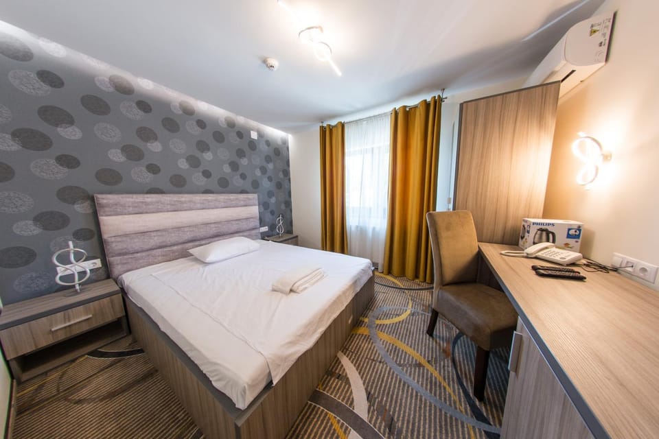 Bed, TV and multimedia, Seating area, hair dresser, towels, wardrobe