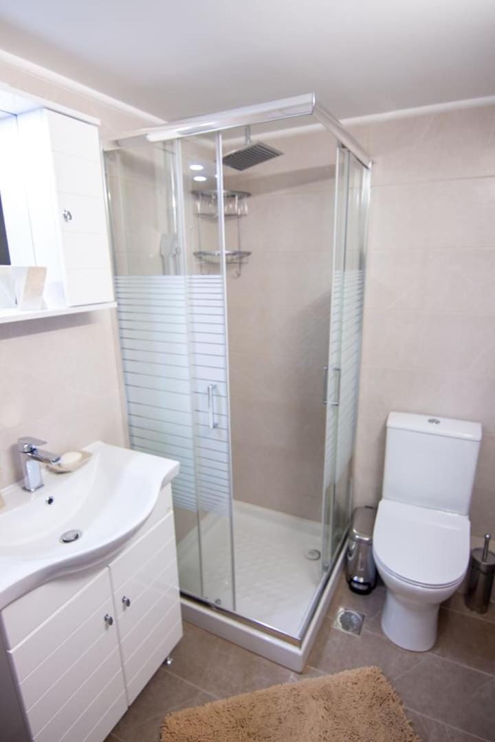 Luxury quiet apartment near Metro Apartment in Athens