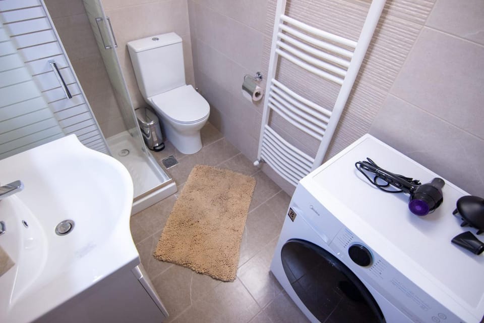 Luxury quiet apartment near Metro Apartment in Athens