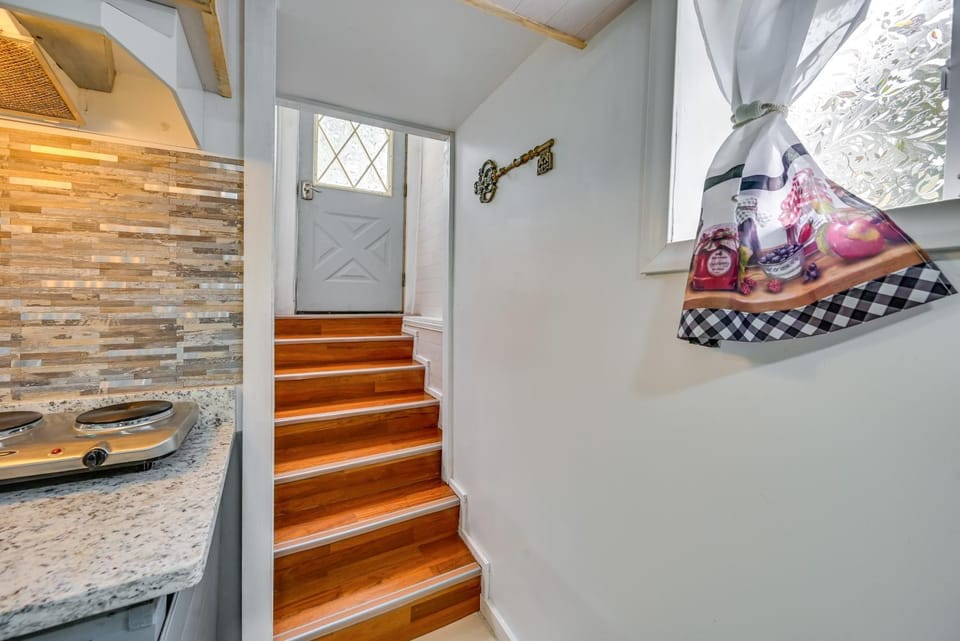 East Hartford Studio ~ 4 Mi to Downtown Hartford! Apartment in East Hartford