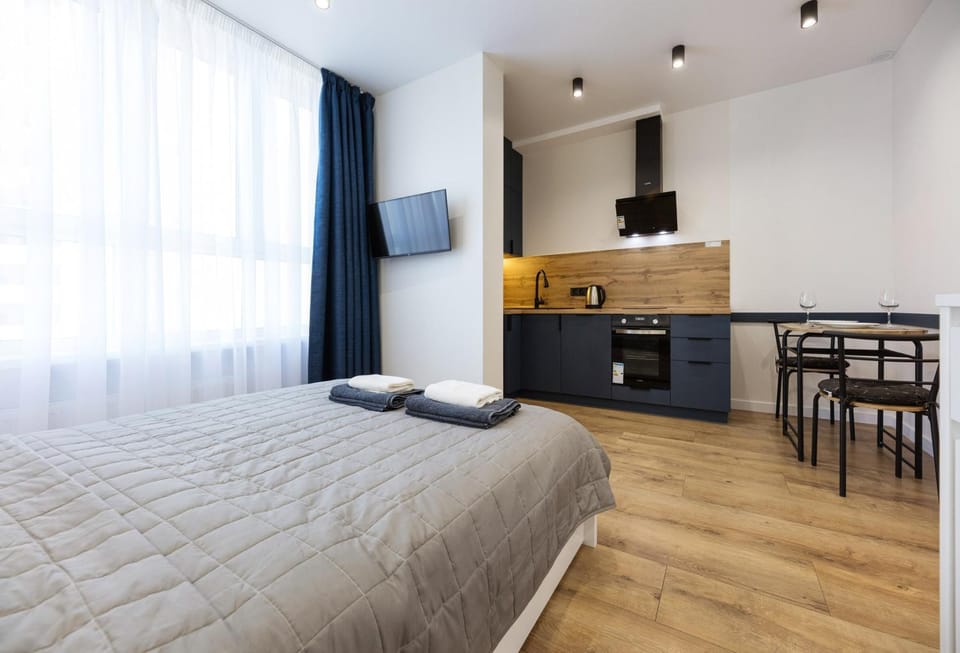 Communal lounge/ TV room, Bed, TV and multimedia, Kitchen or kitchenette, Living room, Photo of the whole room, Seating area, Dining area, Bedroom, oven