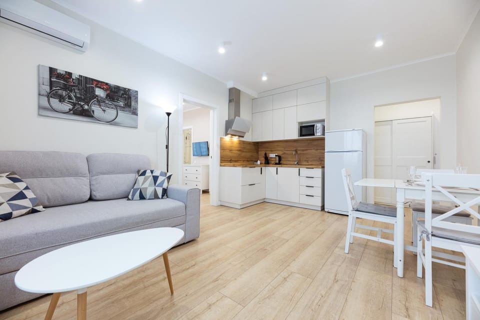 Seating area, Dining area, kitchen