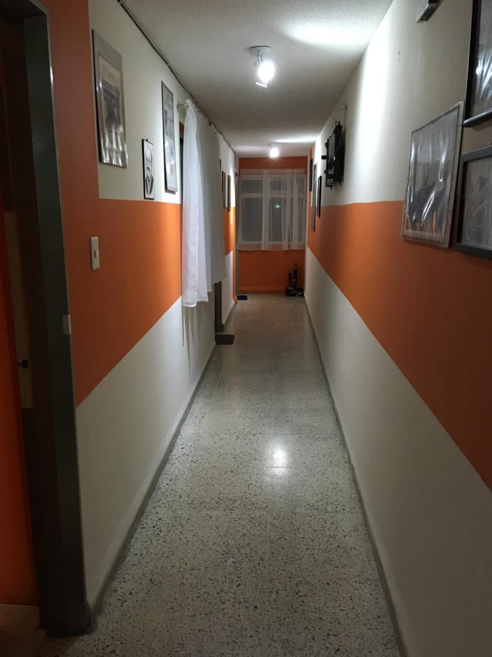 Private room with air conditioning in Downtown Office Parking Vacation rental in Leon