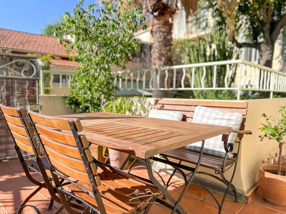 Spring, Day, View (from property/room), Balcony/Terrace, Dining area