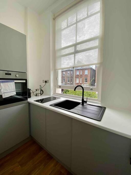 Stylish Studio near Regents Park n6 Apartment in London Borough of Camden