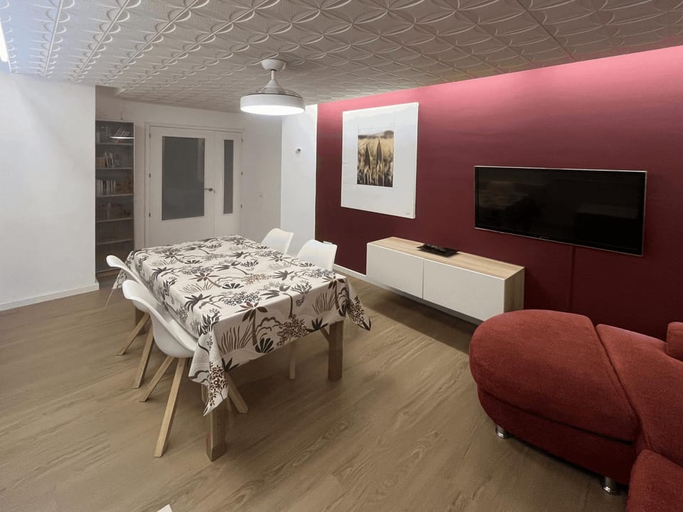Communal lounge/ TV room, Dining area