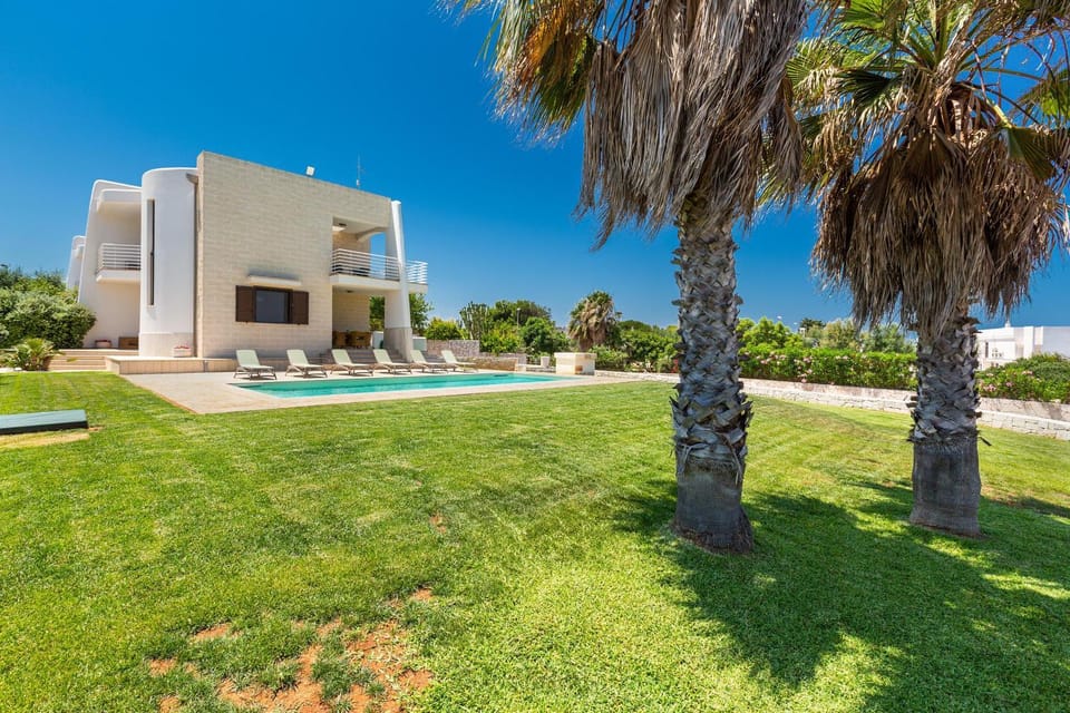 Property building, Garden, Swimming pool
