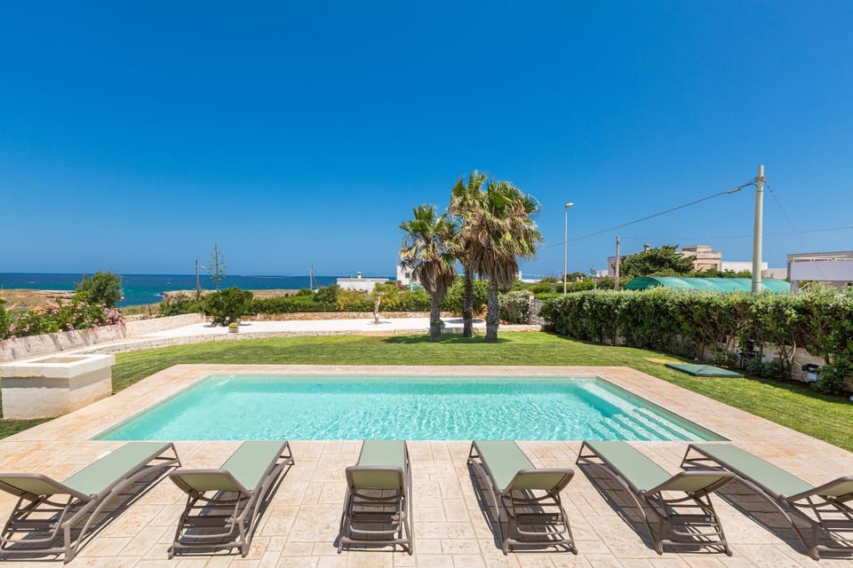 Swimming pool, sunbed
