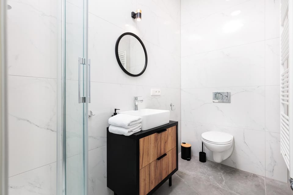 Toilet, Bathroom, towels