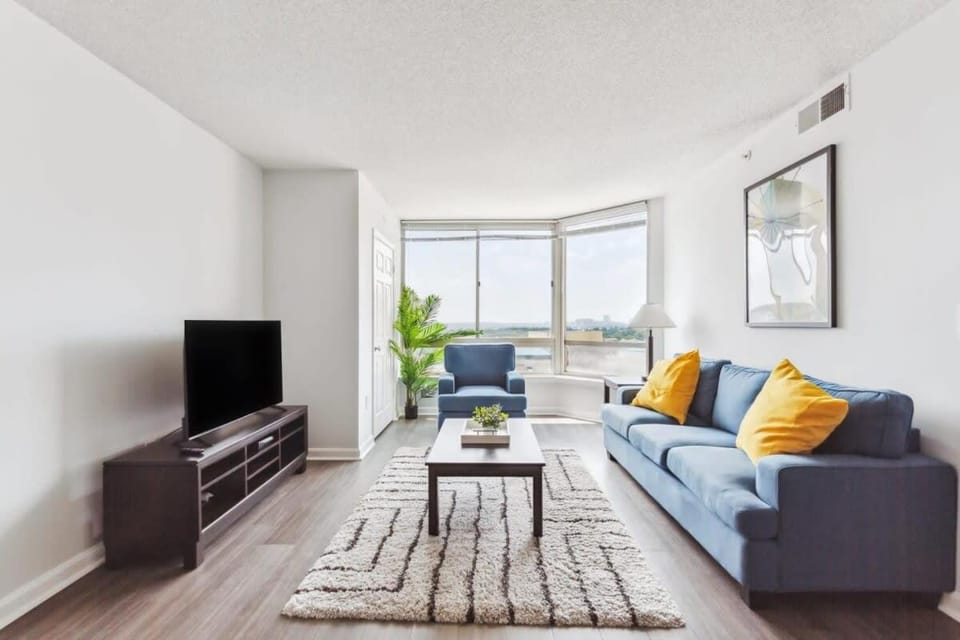 TV and multimedia, Living room, Seating area, Evening entertainment