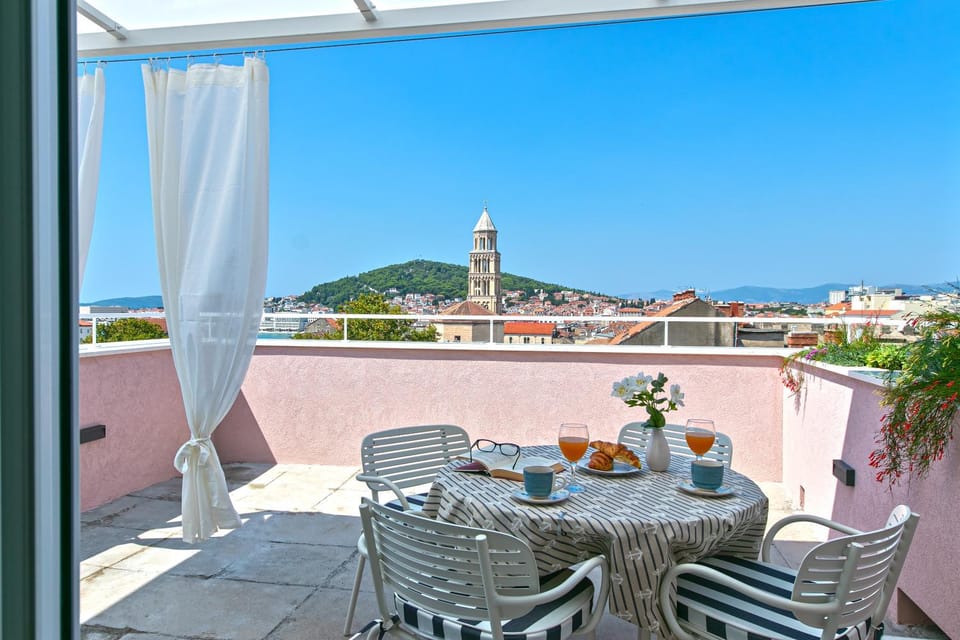 Day, Balcony/Terrace, Landmark view