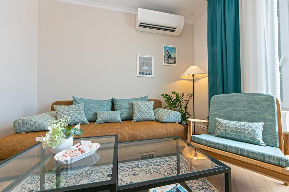 Living room, air conditioner
