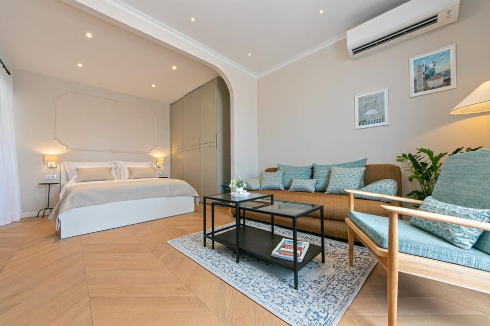 Living room, air conditioner
