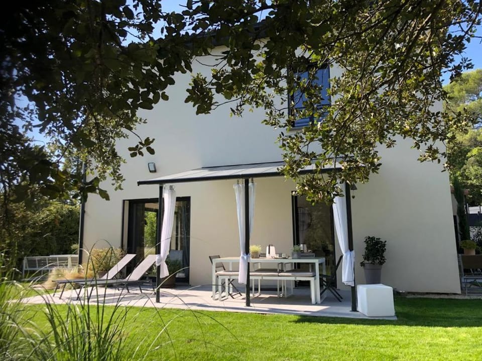 Property building, Patio, sunbed