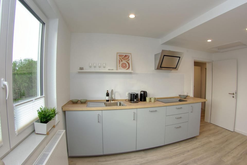 Coffee/tea facilities, Kitchen or kitchenette, stove, kitchen