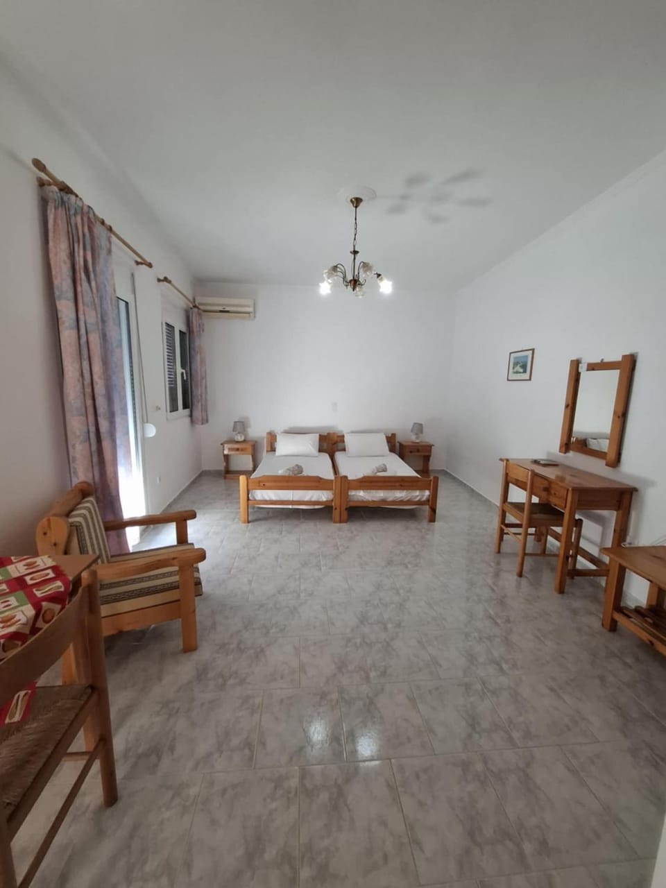 Photo of the whole room