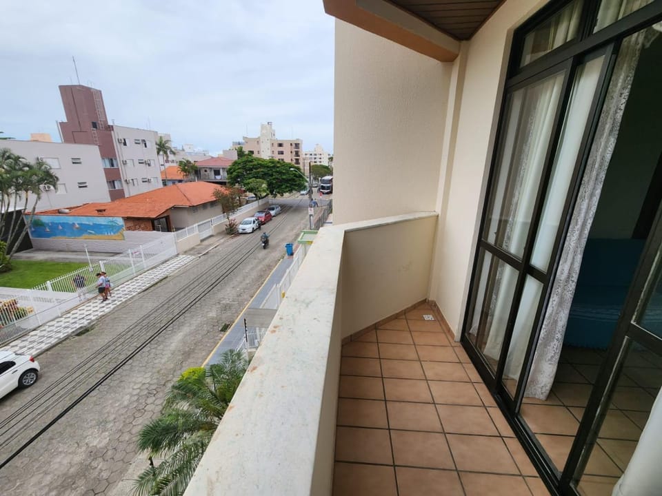 C165 Lindo apto, 200m do mar, no centro de Canas Apartment in Florianopolis