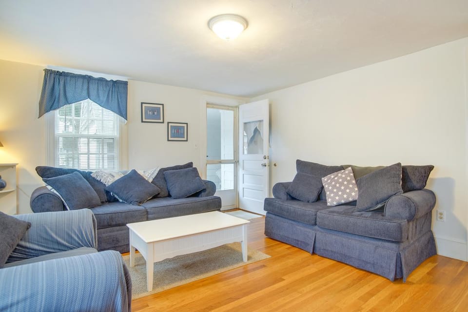 1 Mi to Marina! Hyannis Family Getaway w/ Deck House in Hyannis