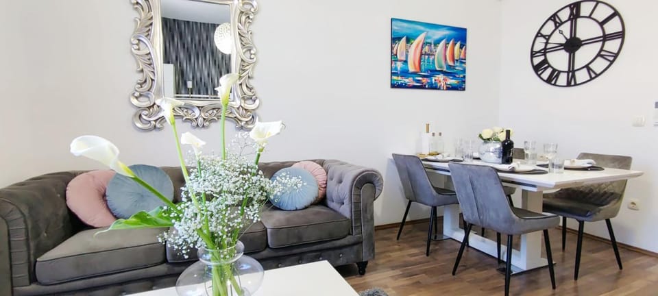 Living room, Seating area, Dining area