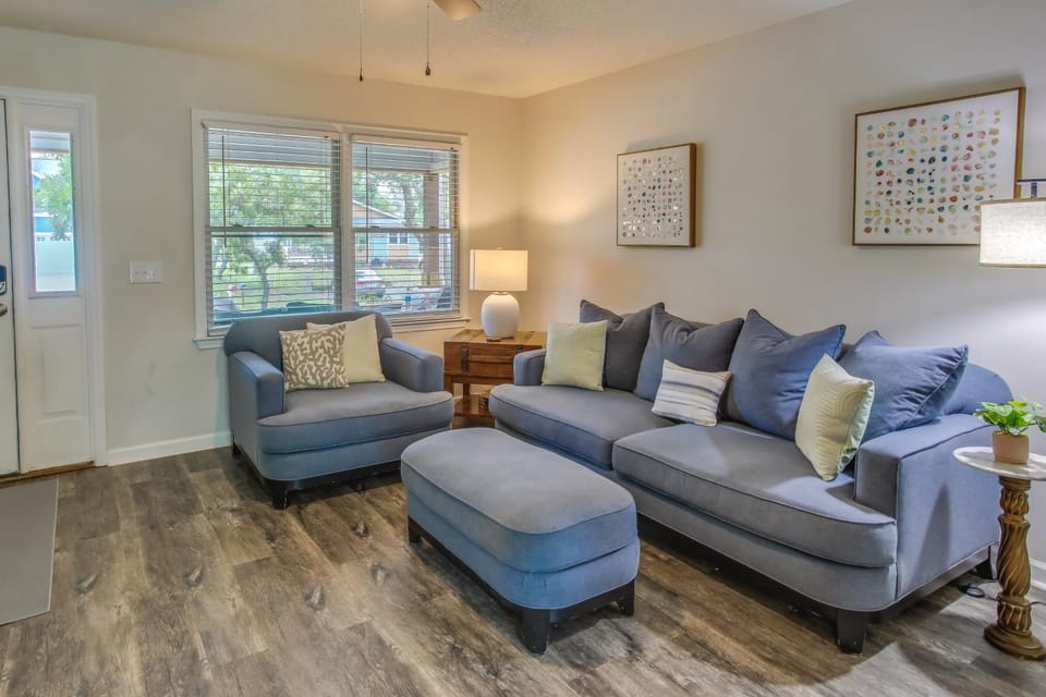Dog-Friendly Oak Island Rental - 1 Mi to Beach! House in Oak Island