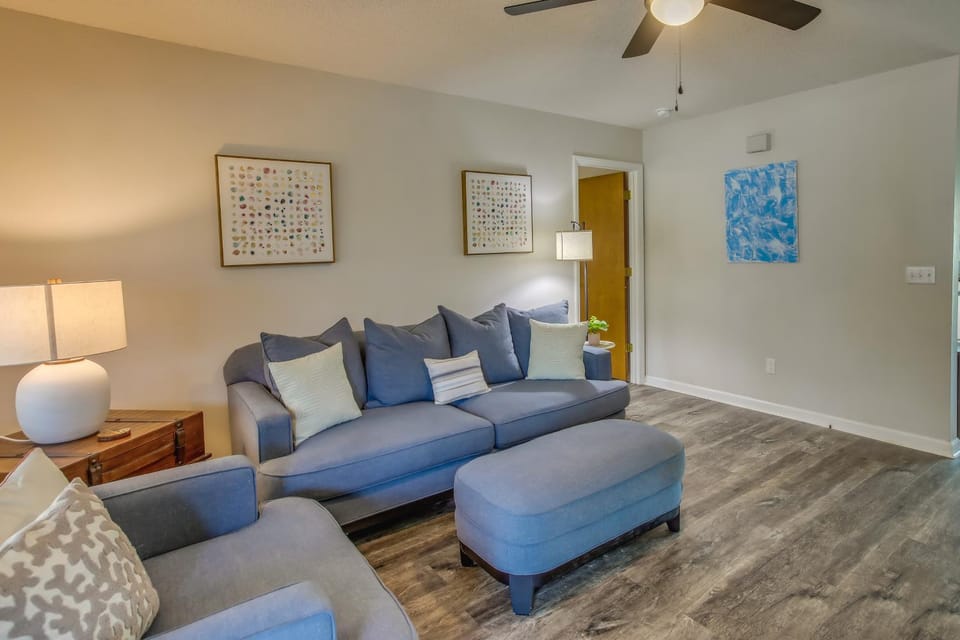 Dog-Friendly Oak Island Rental - 1 Mi to Beach! House in Oak Island