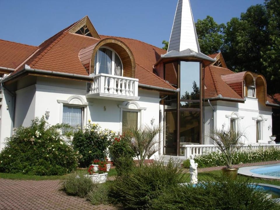 Kings Pension Apartment in Hungary