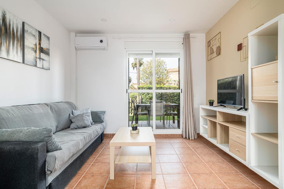 Communal lounge/ TV room, Living room, Seating area, air conditioner