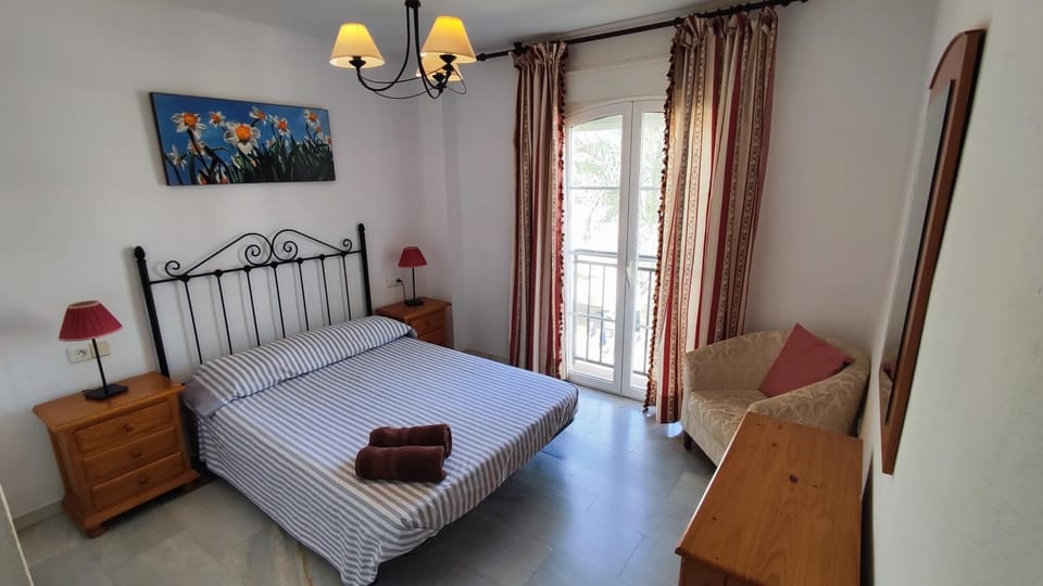 3Bdr 2 Bath Apt with parking in the best location Apartment in Benalmadena