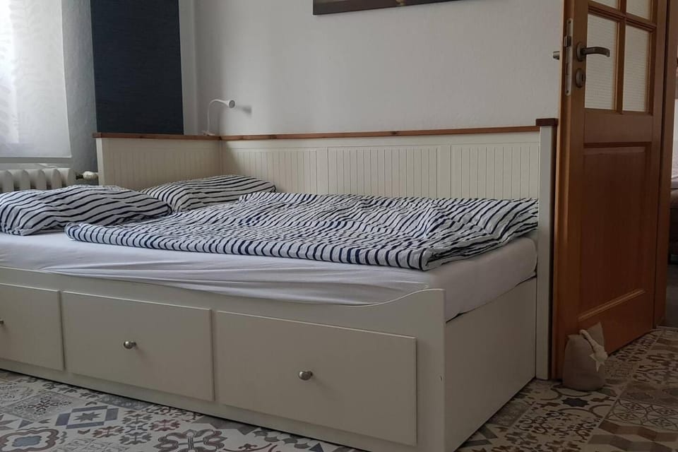 Bed, kitchen