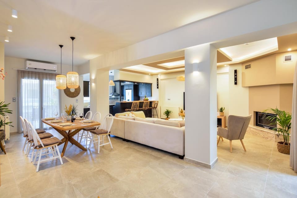 Living room, Seating area, Dining area