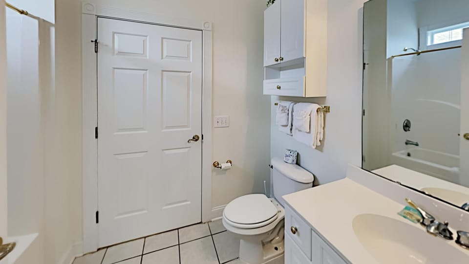 Serene 4 Bdrm Condo Beach Access, Resort Amenities House in South Carolina