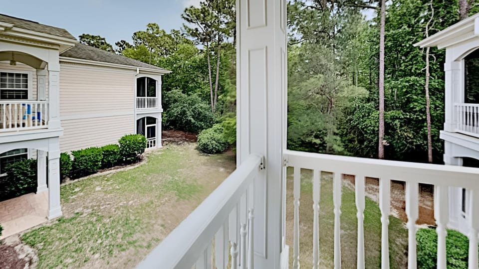 Serene 4 Bdrm Condo Beach Access, Resort Amenities House in South Carolina
