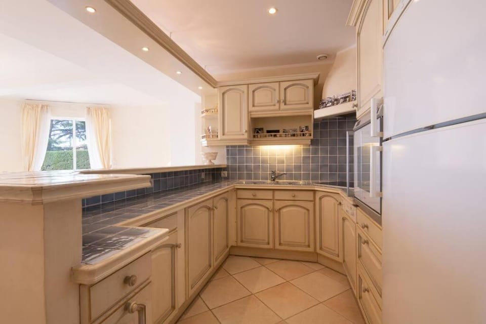 Kitchen or kitchenette, dishwasher, oven, stove
