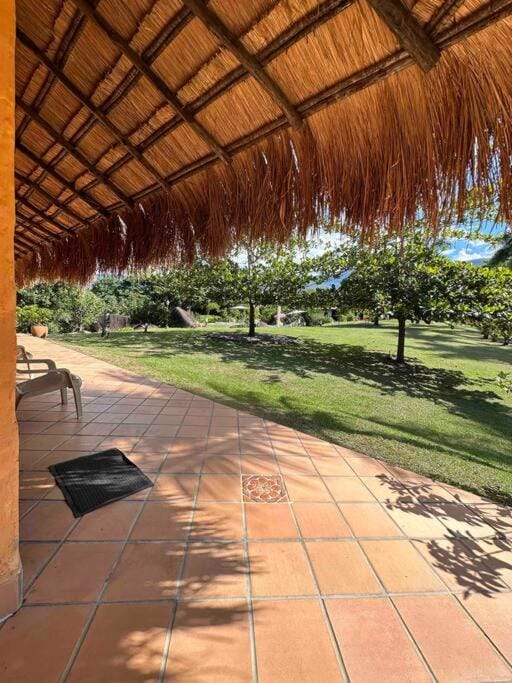 increible casa de campo con piscina y jacuzzi! House in Caldas, Colombia