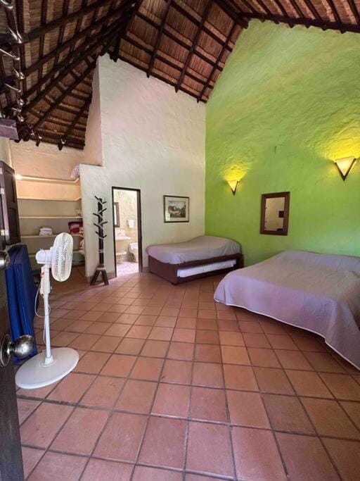 increible casa de campo con piscina y jacuzzi! House in Caldas, Colombia