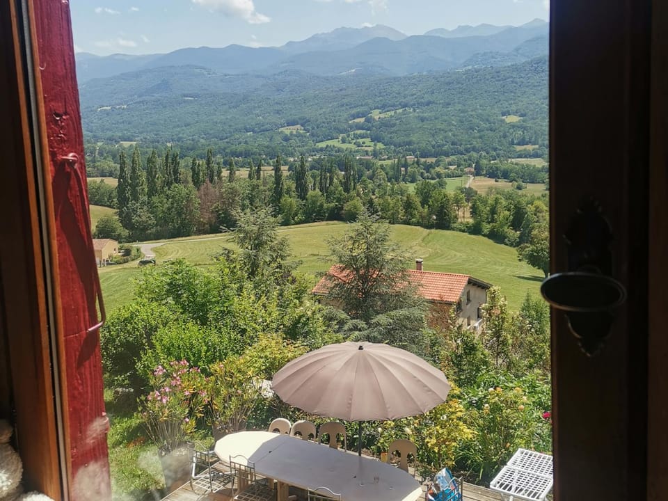 Nearby landmark, Natural landscape, Mountain view