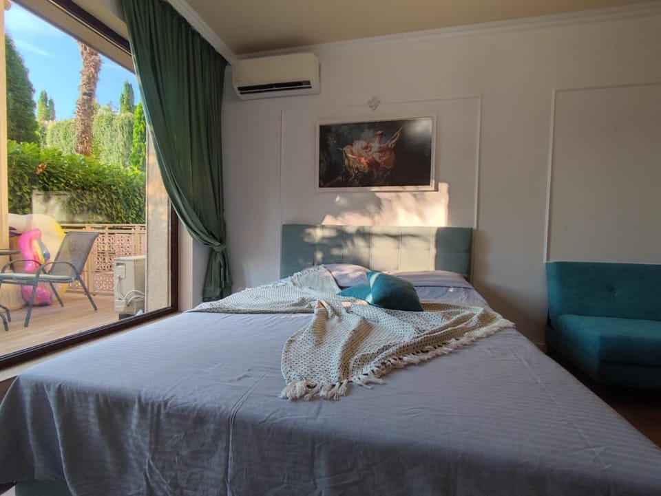Bed, Bedroom, air conditioner