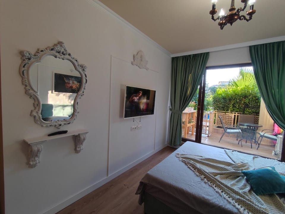 TV and multimedia, Photo of the whole room, Bedroom