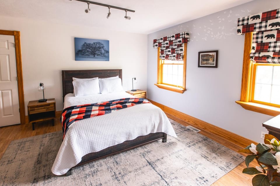The Inn at Woodsong Acres Bed and Breakfast in Lake Erie