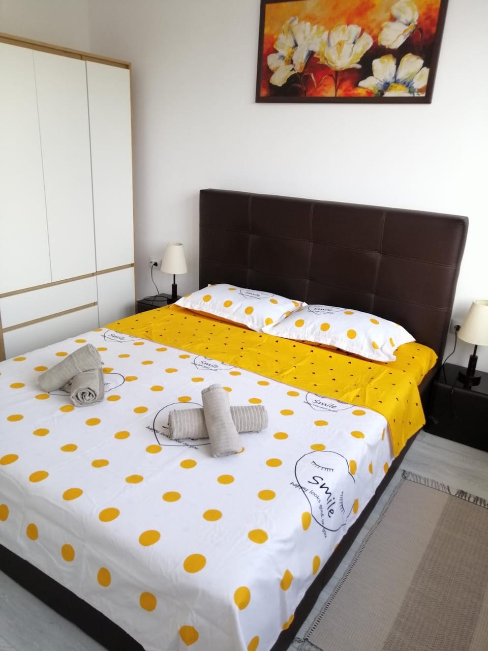 Bed, Bedroom, towels
