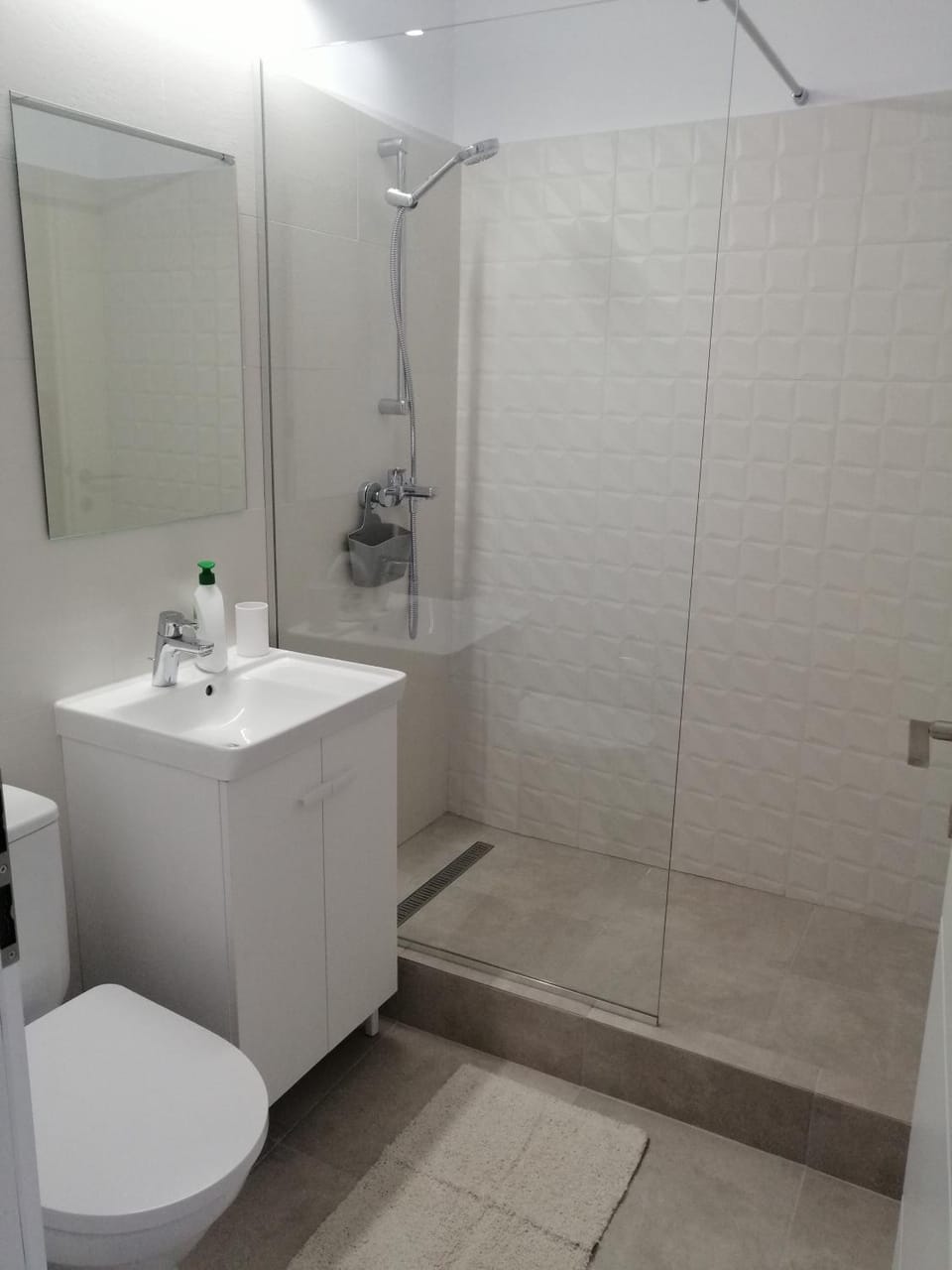 Shower, Toilet, Bathroom, towels
