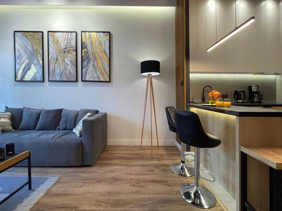 Kitchen or kitchenette, Living room