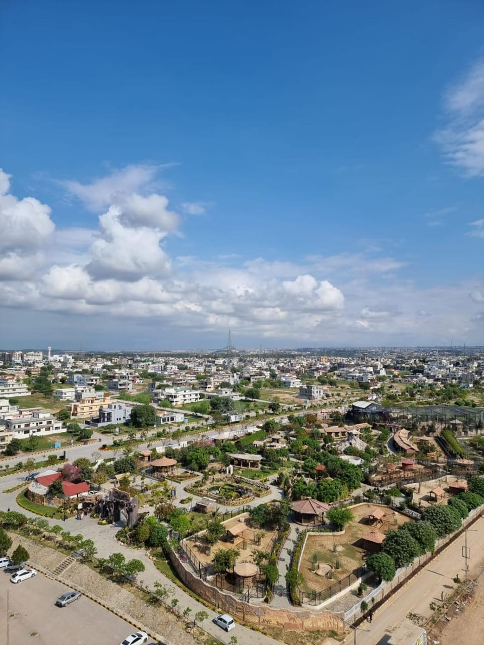 Day, Neighbourhood, Natural landscape, Bird's eye view, City view, Street view, Location
